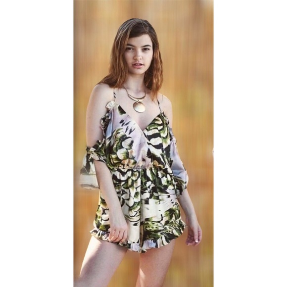 🔥 SALE Tropical Print Cold Shoulder Ruffle Trim Romper - Picture 7 of 10